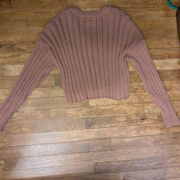 Pink v-neck crewneck sweater - Picture 3 of 3